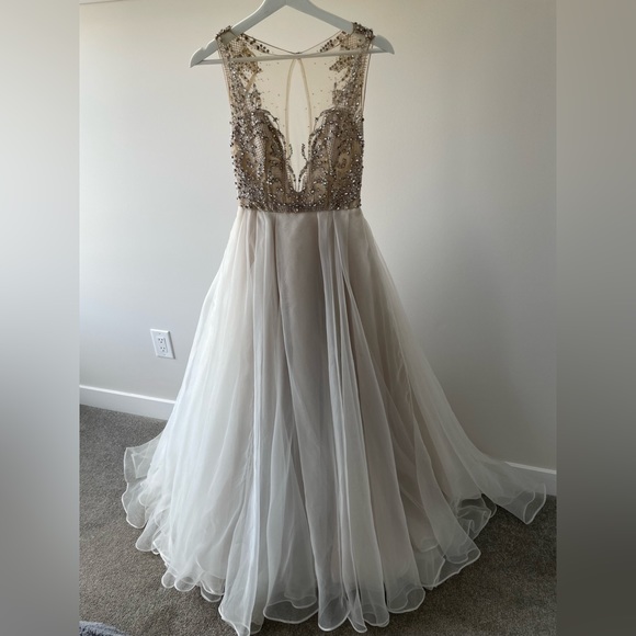 Hayley Paige Kenny Wedding Dress - Picture 3 of 7